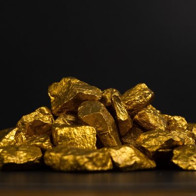 a-pile-of-gold-nuggets-or-gold-ore-on-black-backgr-2021-09-01-13-44-59-utc